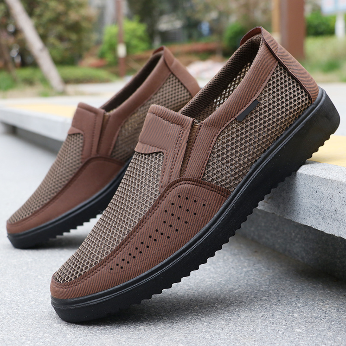 👟🍃【Sleva 50 % 🔥】【39–47】Letní pánské plátěné boty s prodyšným síťovaným designem, ve větších velikostech