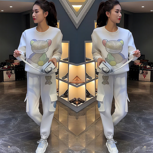 🐾【Kup 1, získej 1 zdarma 🔥🔥】Malý medvídek s kamínky – Nová sportovní souprava (mikina + kalhoty)